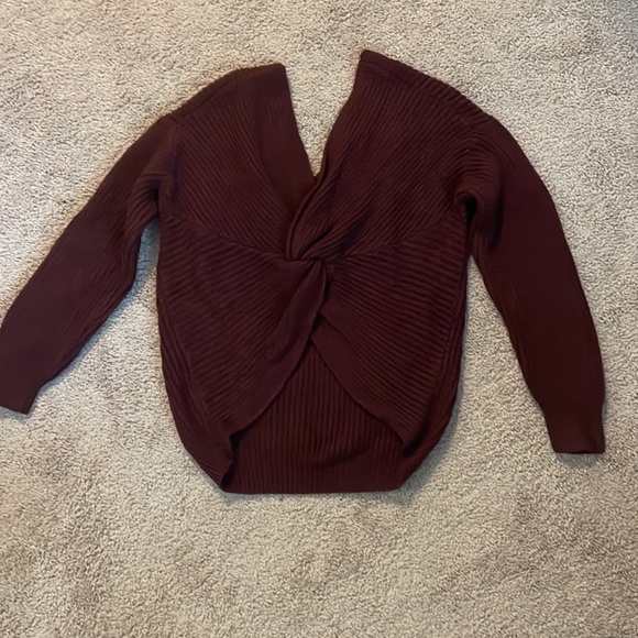 Burgundy sweater - Picture 2 of 2
